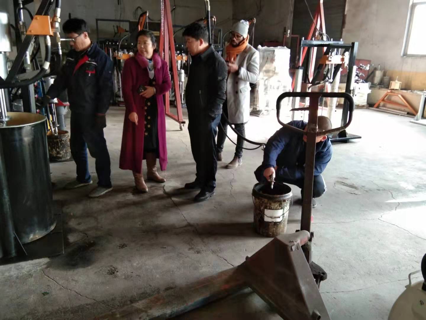 友人前來公司洽談業務！
